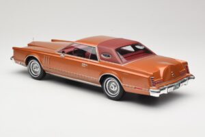 Lincoln Continental Mark V Crystal Apricot Metallic MCG 1:18 MCG18370 Diecast - image 5 of 6