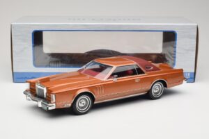 Lincoln Continental Mark V Crystal Apricot Metallic MCG 1:18 MCG18370 Diecast - image 6 of 6
