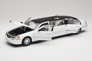 Lincoln Limousine White Sun Star 1:18 1260 Diecast - image 2 of 8