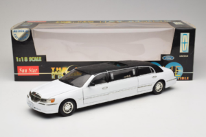 Lincoln Limousine White Sun Star 1:18 1260 Diecast - image 8 of 8