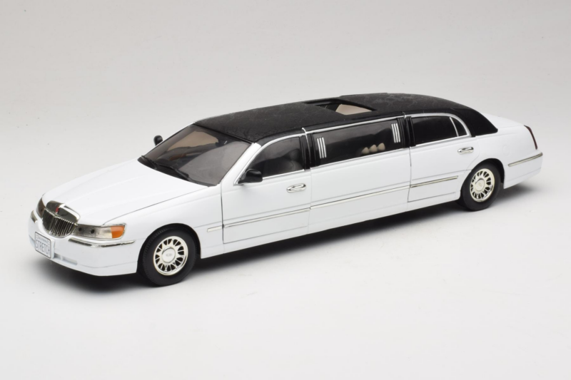 Lincoln Limousine White Sun Star 1:18 Lincoln Limousine White Sun Star 1:18 1260 Diecast