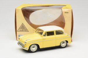 Lloyd Alexander TS Yellow Revell 1:18 08958 Diecast - image 8 of 8