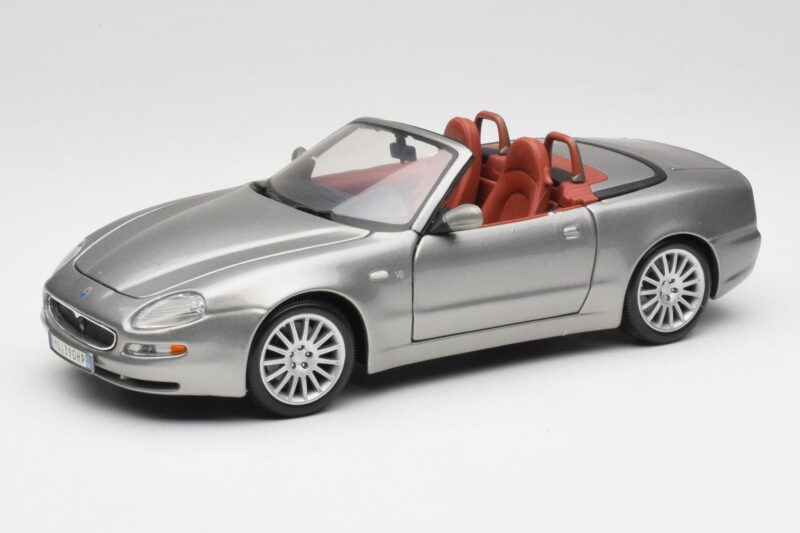 Maserati 4200 GT Spyder Grey Bburago 1:18 Maserati 4200 GT Spyder Grey Bburago 1:18 18-12019 Diecast