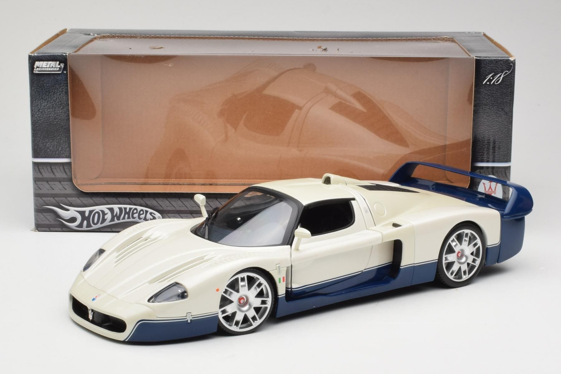 Hot Wheels Maserati MC12 1:18 White Blue Diecast
