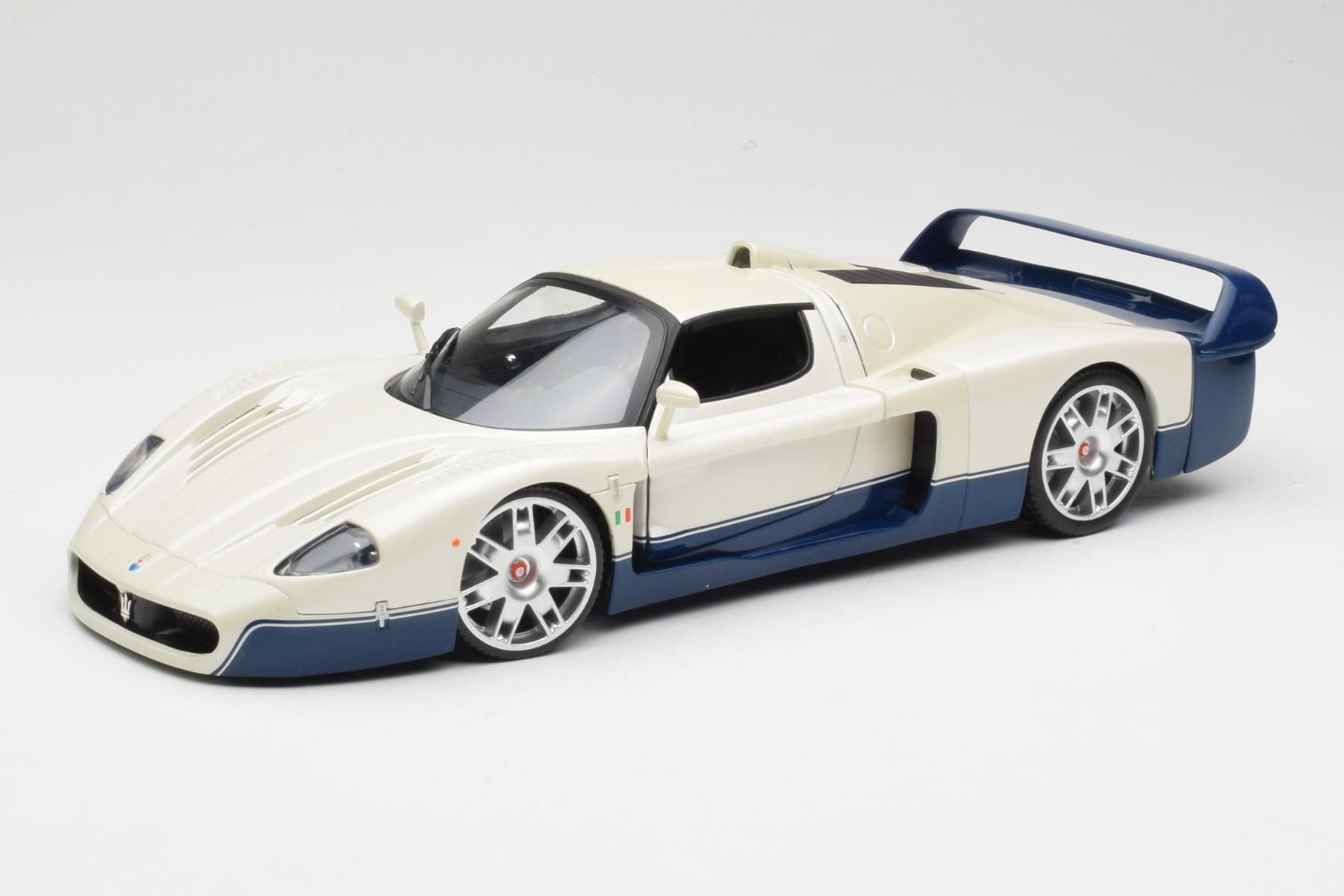 マテルエリート 1/18 マセラティ MC12　ホワイト/ブルー　未開封品 Hot Wheels Maserati MC12 1:18 White Blue Diecast