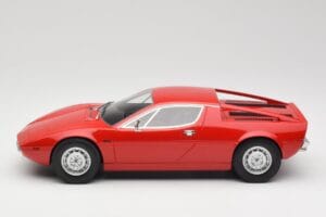 Maserati Merak Red Minichamps 1:18 107123761 Resin - image 3 of 6