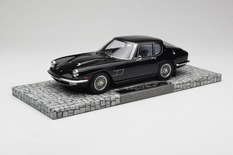 Maserati Mistral Black Minichamps 1:18 Maserati Mistral Black Minichamps 1:18 107123421 Resin