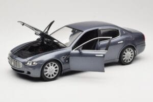 Maserati Quattroporte Blue Metallic Hot Wheels 1:18 B7003 Diecast - image 2 of 8