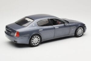 Maserati Quattroporte Blue Metallic Hot Wheels 1:18 B7003 Diecast - image 3 of 8