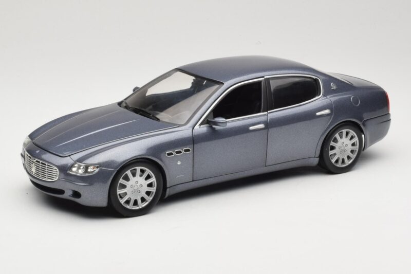 Maserati Quattroporte Blue Metallic Hot Wheels 1:18 B7003 Diecast