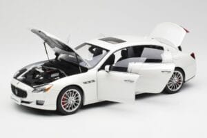 Maserati Quattroporte VI GTS Alpine White AUTOart 1:18 75808 Diecast - image 2 of 8