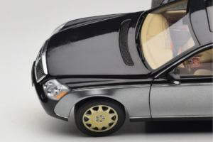 Maybach 57 SWB Caspian Black Himalayas Grey AUTOart 1:18 76151 Diecast - image 8 of 9