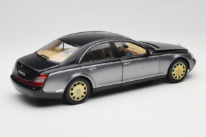 Maybach 57 SWB Caspian Black Himalayas Grey AUTOart 1:18 76151 Diecast - image 3 of 9