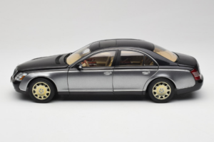 Maybach 57 SWB Caspian Black Himalayas Grey AUTOart 1:18 76151 Diecast - image 4 of 9