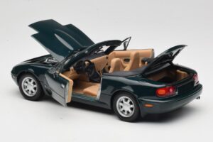 Mazda MX-5 NA Emerald Green Gate 1:18 01017 Diecast - image 5 of 8