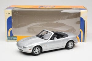 Mazda MX-5 Miata NA Highlight Silver Gate 1:18 1015 Diecast - image 8 of 8