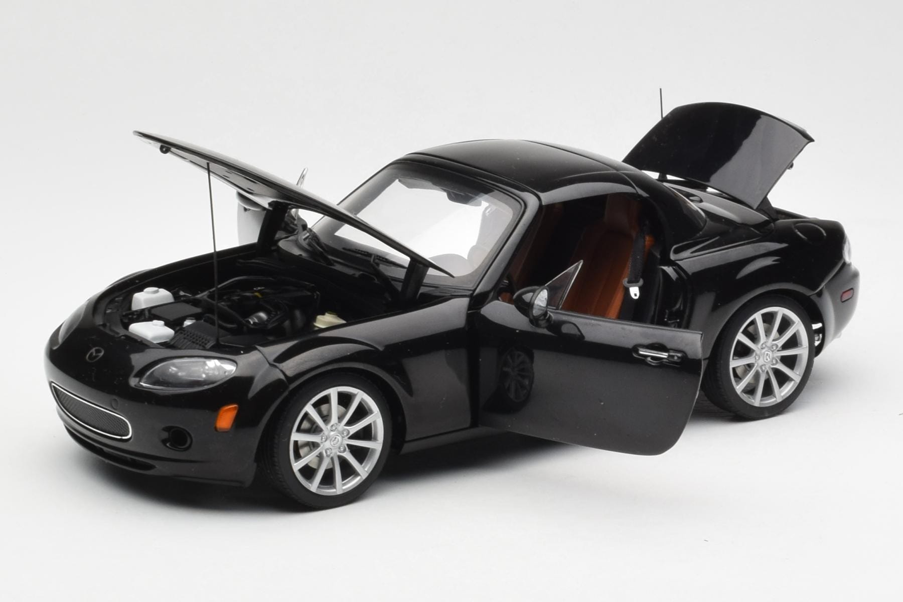 AUTOart Mazda MX-5 NC 1:18 Retractable Hardtop