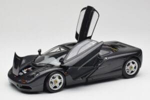 McLaren F1 Carbon Black Metallic Minichamps 1:18 530133420 Diecast - image 2 of 8