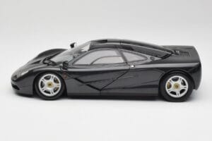 McLaren F1 Carbon Black Metallic Minichamps 1:18 530133420 Diecast - image 4 of 8