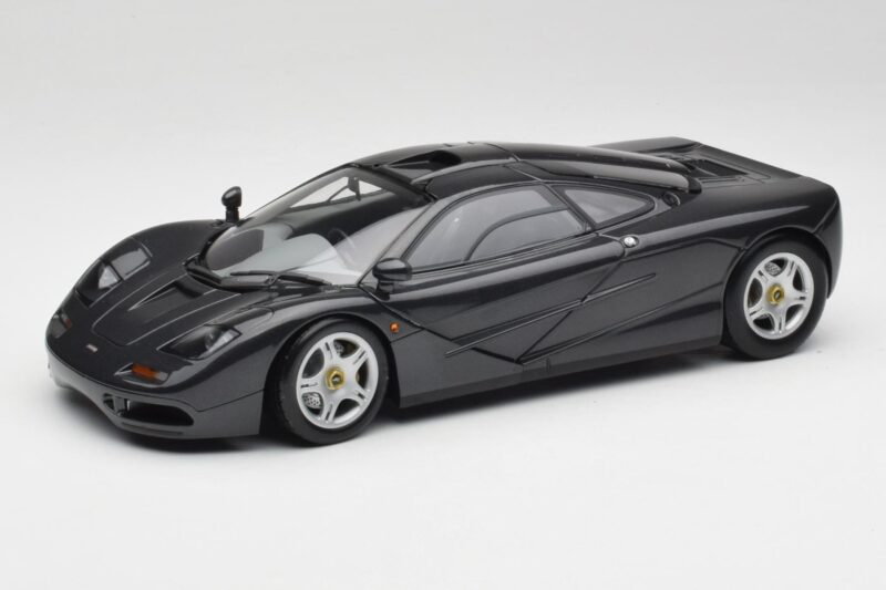 McLaren F1 Carbon Black Metallic Minichamps 1:18 McLaren F1 Carbon Black Metallic Minichamps 1:18 530133420 Diecast