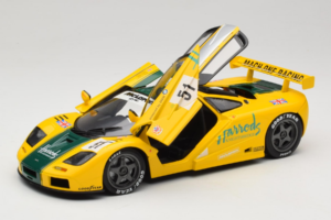 McLaren F1 GTR #51 Mach One Racing Le Mans 1995 UT Models 1:18 530151851 Diecast - image 2 of 8
