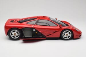 McLaren F1 Red Minichamps 1:12 530133125 Diecast - image 4 of 9