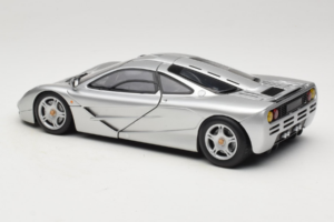 McLaren F1 Silver UT Models 1:18 530133180-R1 Diecast - image 7 of 8