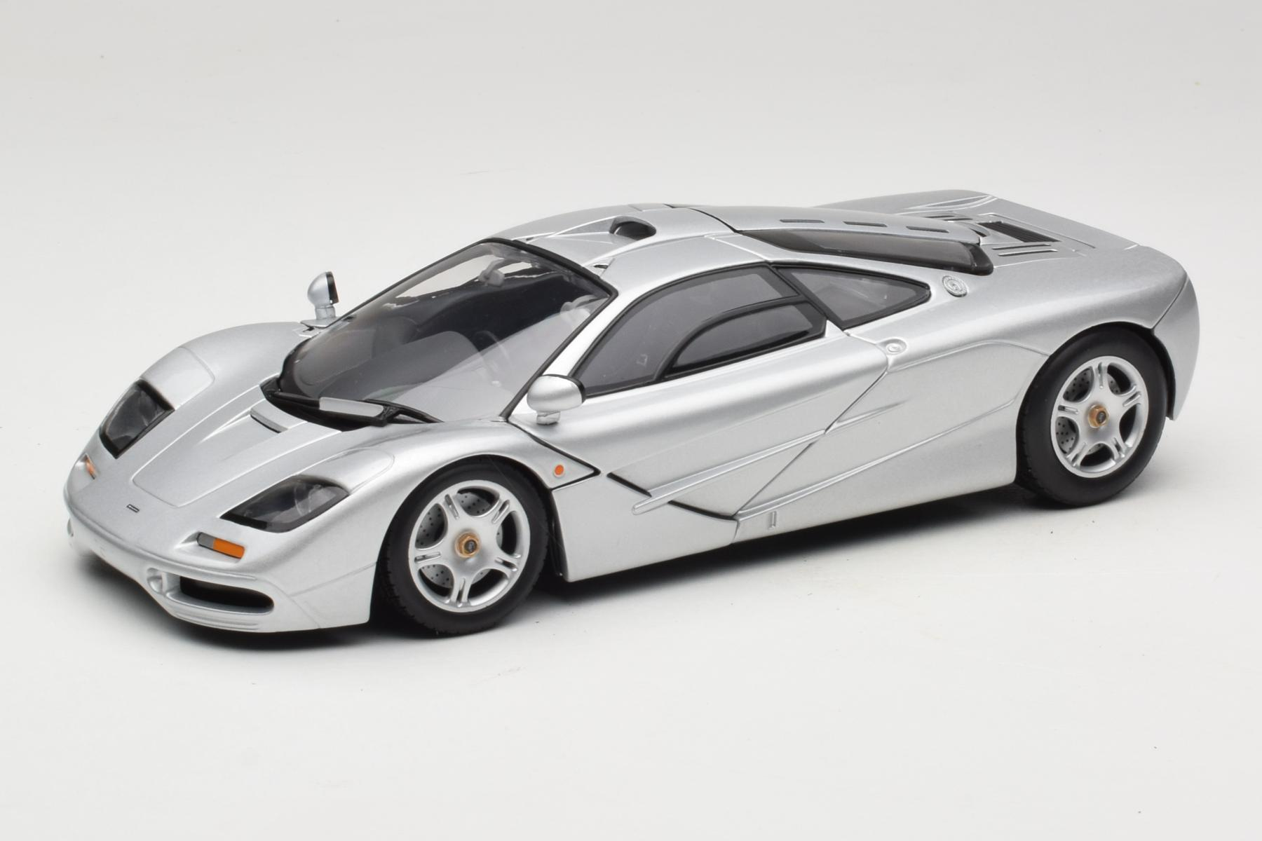 McLaren F1 1997 1:18 Diecast Silver Road Car UT
