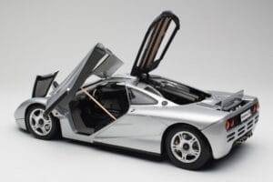 McLaren F1 Silver Minichamps 1:12 530133129 Diecast - image 5 of 8