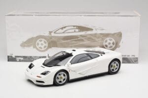 McLaren F1 White Minichamps 1:18 530133424 Diecast - image 8 of 8