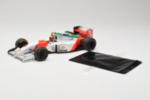 McLaren MP4/8 Ford #8 A. Senna Winner Australian GP 1993 Minichamps 1:18 540933838 Diecast - image 3 of 7