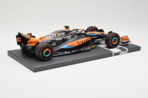 McLaren MCL60 #81 O. Piastri F1 2023 Minichamps 1:18 537231881 Diecast - image 3 of 6