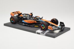 McLaren MCL60 #81 O. Piastri F1 2023 Minichamps 1:18 537231881 Diecast - image 4 of 6