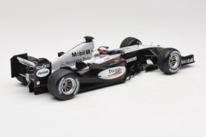 McLaren MP4-19 Mercedes J.P. Montoya Test Car 2005 Minichamps 1:18 533051880 Diecast - image 2 of 7