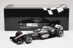 McLaren MP4-19 Mercedes J.P. Montoya Test Car 2005 Minichamps 1:18 533051880 Diecast - image 6 of 7
