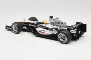 McLaren MP4-20 Mercedes #10 J.P. Montoya F1 2005 Minichamps 1:18 B66962338 Diecast - image 5 of 6