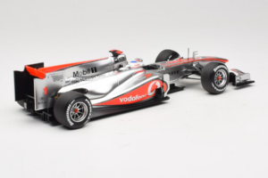 McLaren MP4-25 Mercedes #1 J. Button Vodafone McLaren Showcar F1 2010 Minichamps 1:18 530101801 Diecast - image 2 of 7