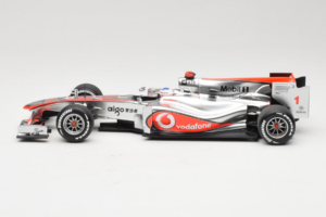 McLaren MP4-25 Mercedes #1 J. Button Vodafone McLaren Showcar F1 2010 Minichamps 1:18 530101801 Diecast - image 3 of 7