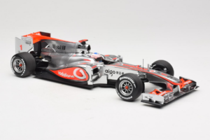 McLaren MP4-25 Mercedes #1 J. Button Vodafone McLaren Showcar F1 2010 Minichamps 1:18 530101801 Diecast - image 4 of 7