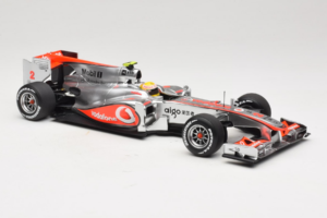 McLaren MP4-25 Mercedes #2 L. Hamilton Vodafone McLaren F1 2010 Minichamps 1:18 530101802 Diecast - image 4 of 7
