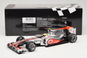 McLaren MP4-25 Mercedes #2 L. Hamilton Vodafone McLaren F1 2010 Minichamps 1:18 530101802 Diecast - image 6 of 7