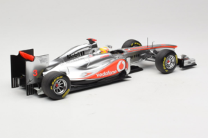 McLaren MP4-26 Mercedes #3 L. Hamilton Vodafone McLaren F1 2011 Minichamps 1:18 530111803 Diecast - image 2 of 7