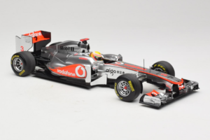 McLaren MP4-26 Mercedes #3 L. Hamilton Vodafone McLaren F1 2011 Minichamps 1:18 530111803 Diecast - image 4 of 7