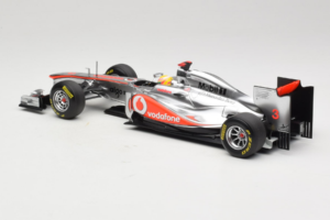 McLaren MP4-26 Mercedes #3 L. Hamilton Vodafone McLaren F1 2011 Minichamps 1:18 530111803 Diecast - image 5 of 7