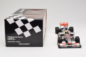 McLaren MP4-26 Mercedes #3 L. Hamilton Vodafone McLaren Showcar F1 2011 Minichamps 1:18 530111873 Diecast - image 7 of 7