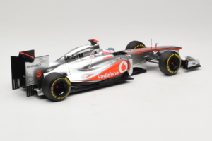 McLaren MP4-27 Mercedes #3 J. Button Vodafone McLaren Showcar F1 2012 Minichamps 1:18 530121873 Diecast - image 2 of 7