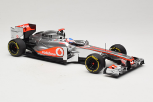 McLaren MP4-27 Mercedes #3 J. Button Vodafone McLaren Showcar F1 2012 Minichamps 1:18 530121873 Diecast - image 4 of 7