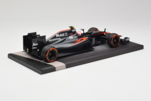 McLaren MP4-30 Honda #22 J. Button McLaren Honda F1 Team Spanish Grand Prix 2015 Minichamps 1:18 537151122 Diecast - image 3 of 7