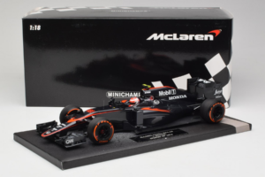 McLaren MP4-30 Honda #22 J. Button McLaren Honda F1 Team Spanish Grand Prix 2015 Minichamps 1:18 537151122 Diecast - image 7 of 7