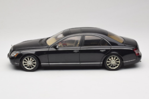 Maybach 57S Black AUTOart 1:18 76156 Diecast - image 4 of 7